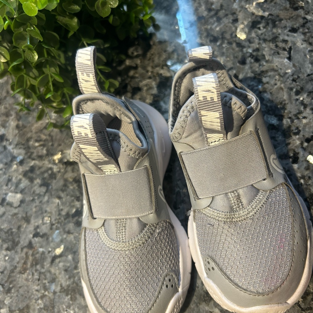 Nike Gray Sneakers with Breathable Mesh and Cushioned Midsole